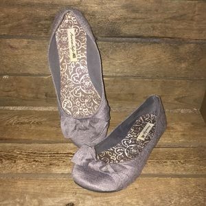 Grey bow flats